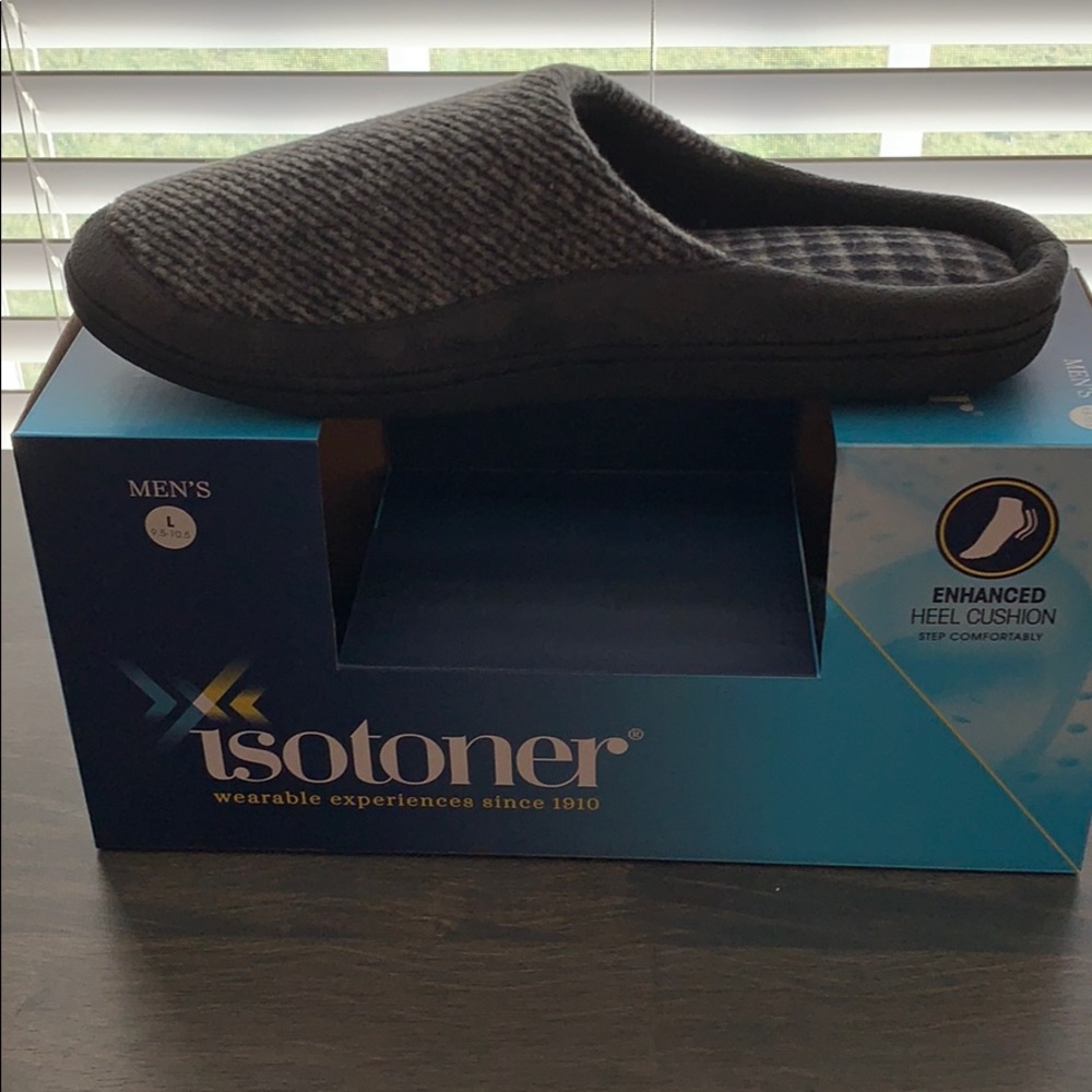 Isotoner Men’s Slippers/ New in Box